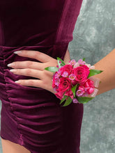 Load image into Gallery viewer, Adult Wrist Corsage
